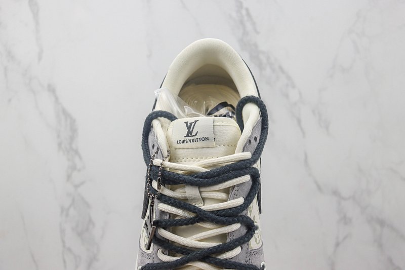 Louis Vuitton x Nike Dunk Low "Gossamer/White/Black/Monogram" фото № 5