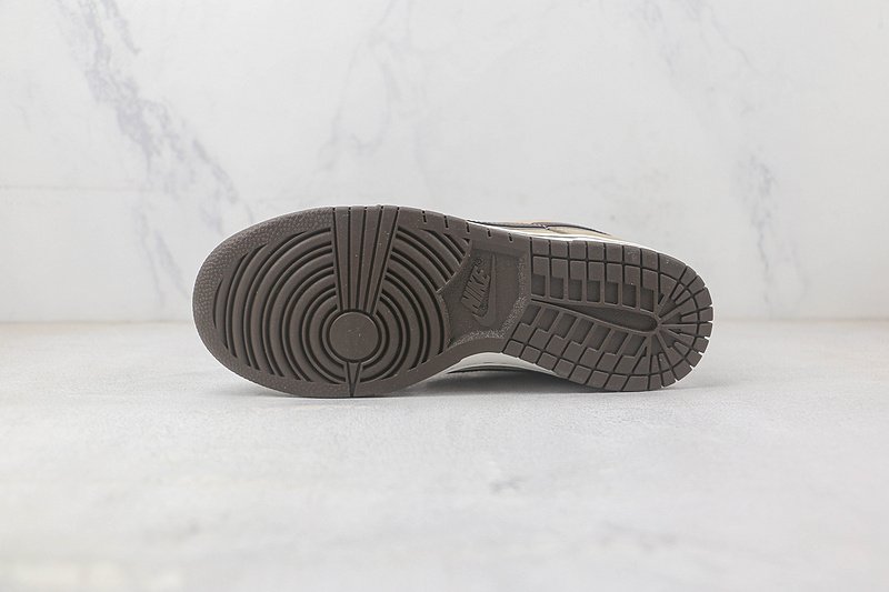 Otomo Katsuhiro x Nike SB Dunk Low "Light Brown" фото № 9