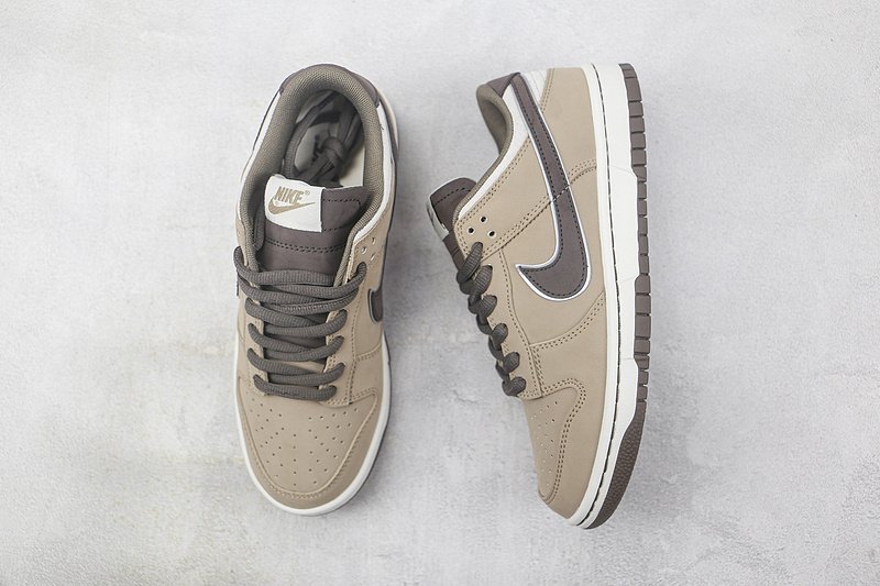 Otomo Katsuhiro x Nike SB Dunk Low "Light Brown" фото № 6