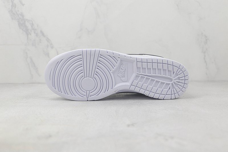 Nike SB Dunk Low "Reverse Panda" фото № 9