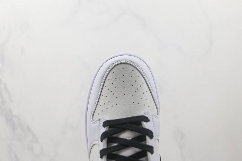 Nike SB Dunk Low "Reverse Panda" фото № 3