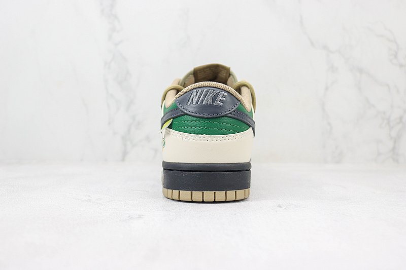 Nike Dunk Low "Christmas Tree" фото № 9