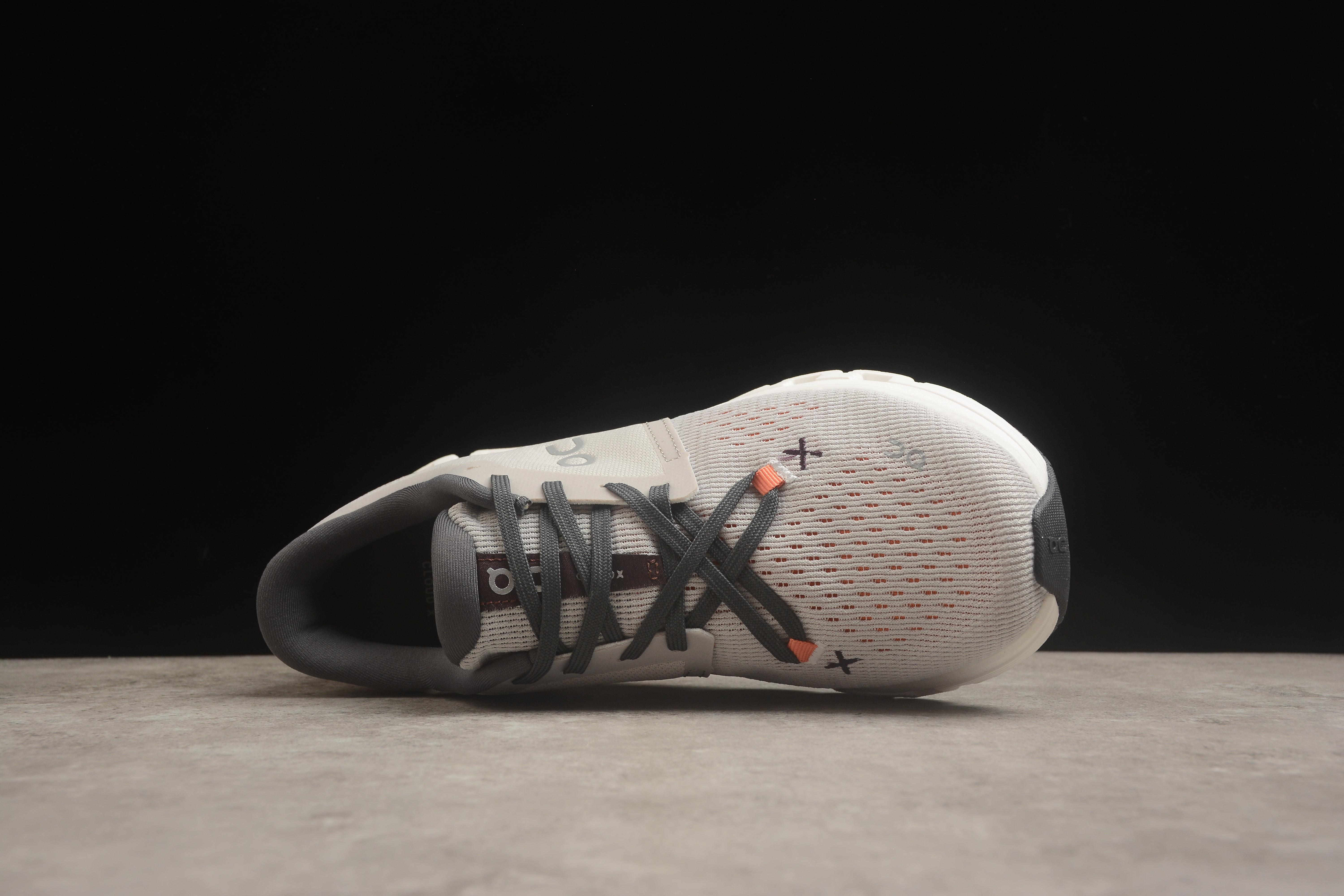 On Cloud X 4 "Silver/Flame" фото № 3
