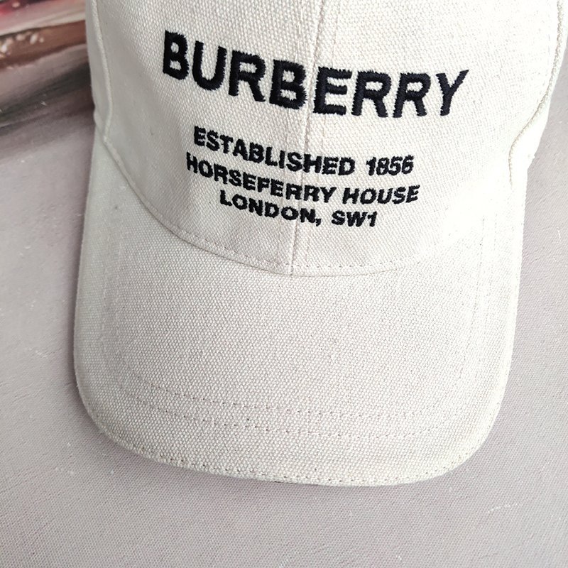 Кепка Burberry With Text Accompaniment "White" фото № 4