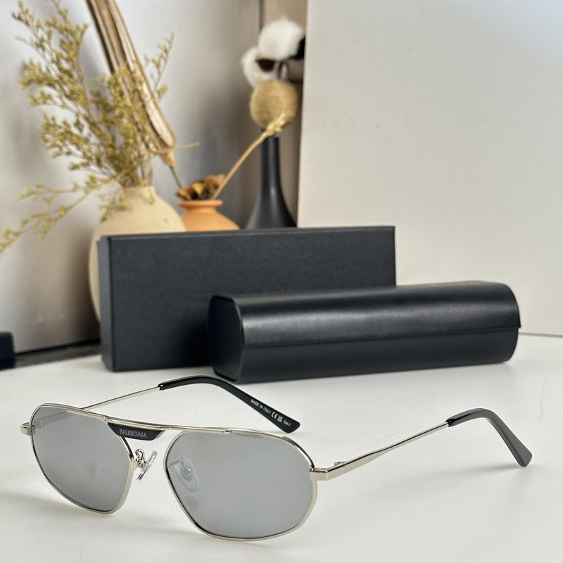 Солнцезащитные очки Balenciaga Thin Temples And Logo Middle Inscription "Gray/Silver" фото № 2