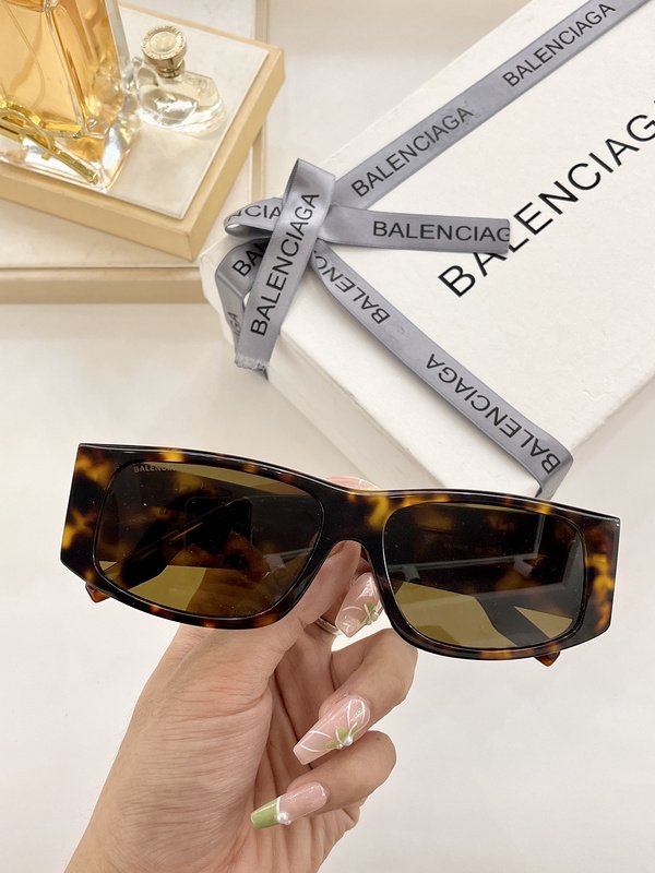 Солнцезащитные очки Balenciaga Wide Frame With Colorful Logo Inscription "Brown" фото № 2