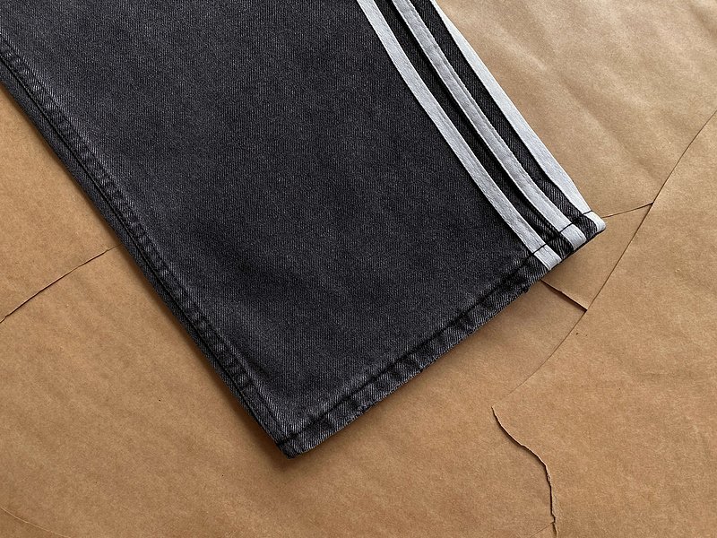 Джинсы Balenciaga X Adidas With White Stripes "Black" фото № 3