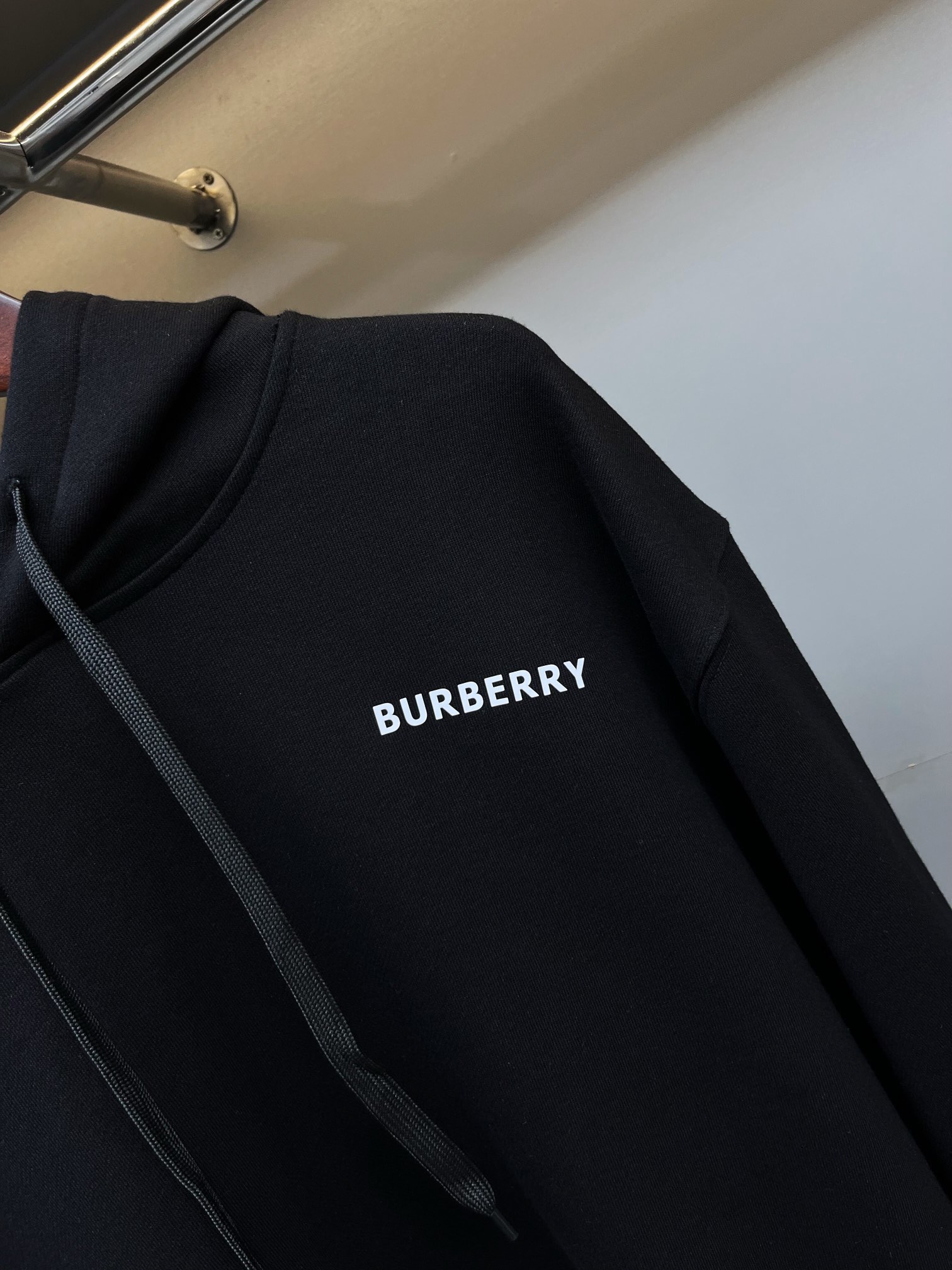 Худи Burberry Backside Print Burberry Knight and Laurel "Black" фото № 3