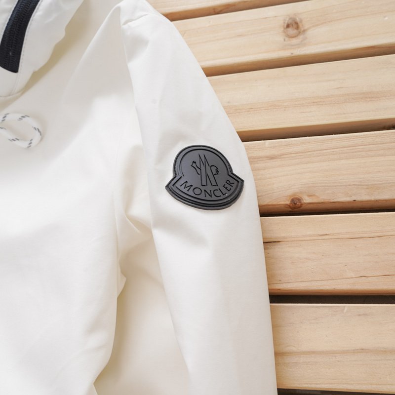 Ветровка Moncler With Lock On The Hood "White" фото № 7