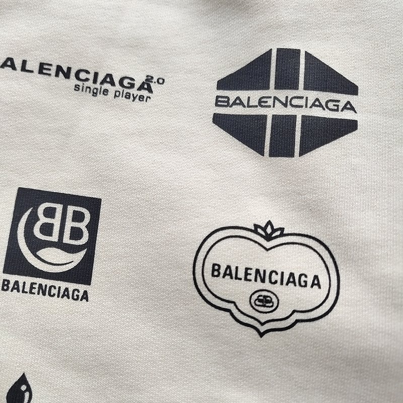 Шорты Balenciaga With Multi-Faceted Logos "White" фото № 3