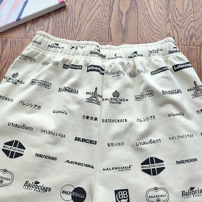 Шорты Balenciaga With Multi-Faceted Logos "White" фото № 4