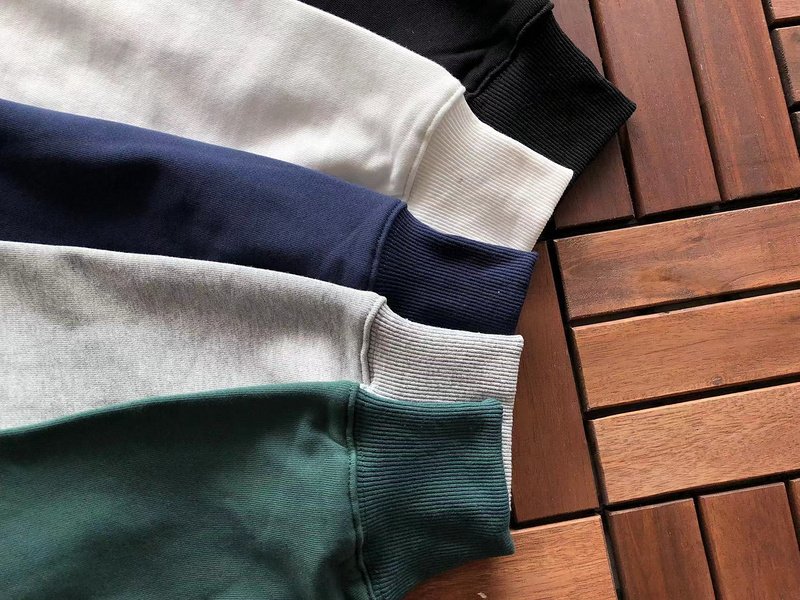 Свитшот Lacoste Plain And Small Logo Front "Gray" фото № 4