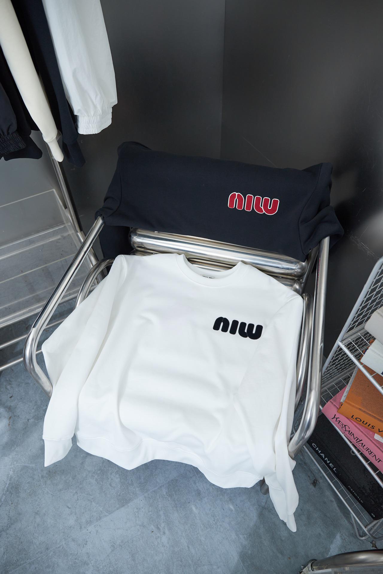 Свитшот Miu Miu Frontside Left Logo Contrast Outline Miu Miu "White" фото № 7