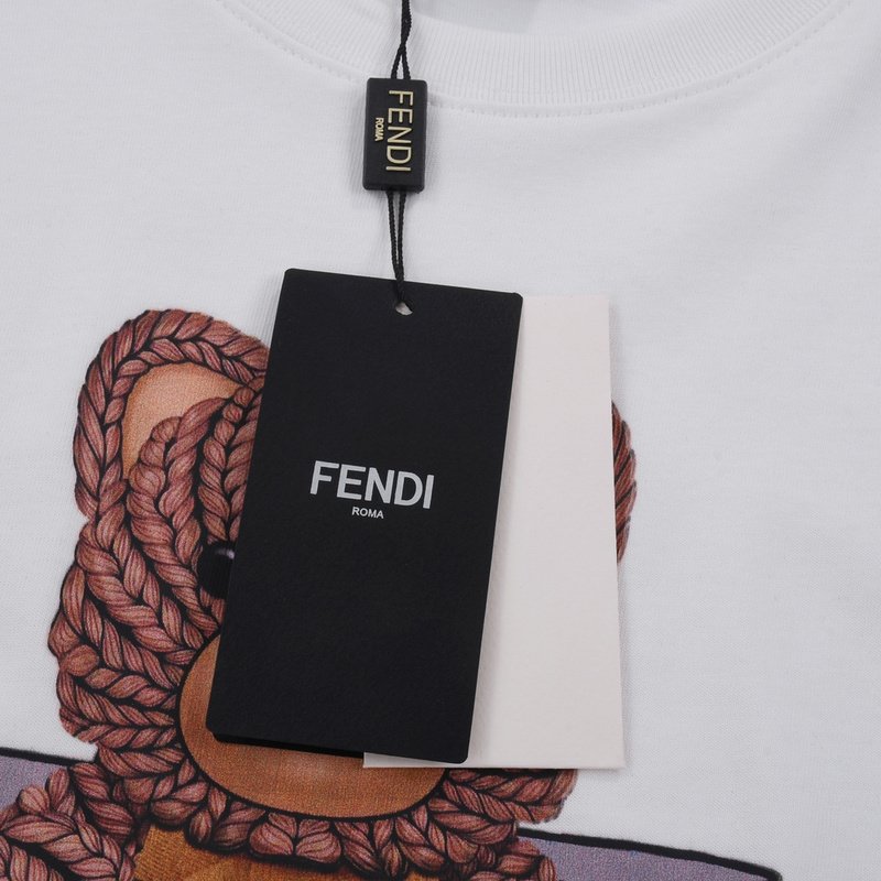 Футболка Fendi Bear Peeking Out Of Bag "White" фото № 2
