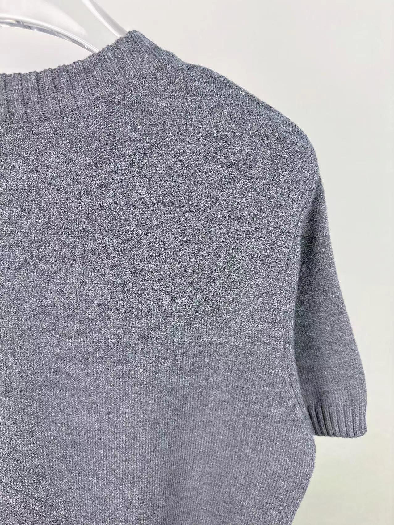 Жилетка Miu Miu Frontside Left Logo Miu Miu "Gray" фото № 2