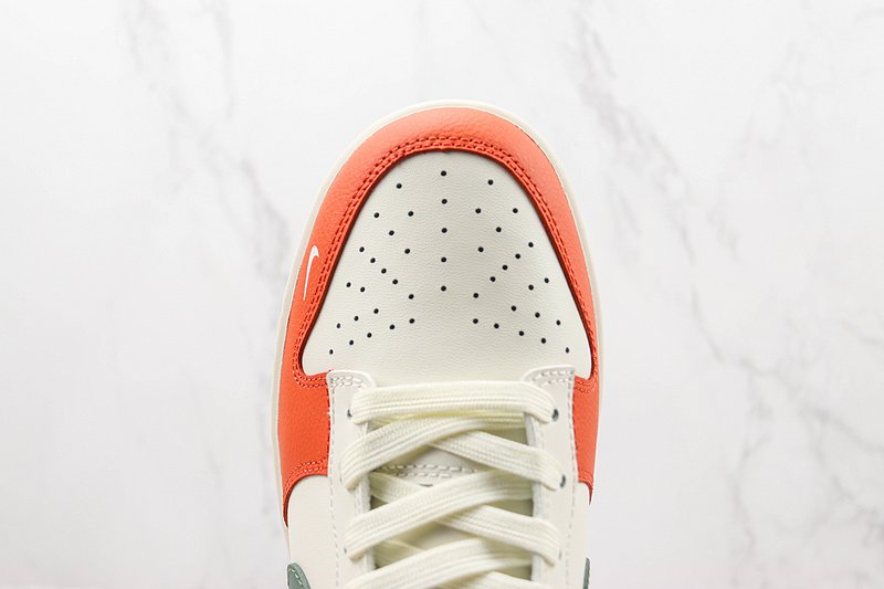 Nike SB Dunk Low "Unefeated" фото № 3