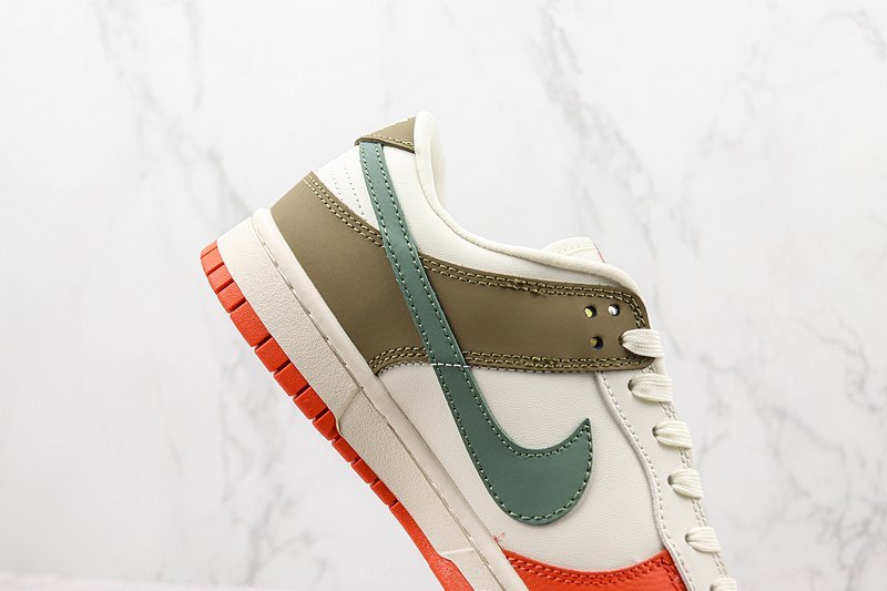 Nike SB Dunk Low "Unefeated" фото № 4