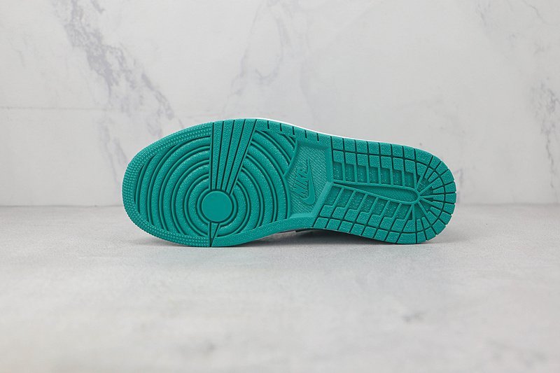 Air Jordan 1 Low "New Emerald" фото № 9
