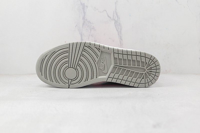 Air Jordan 1 Low "Light Iron Ore Siren Red" фото № 9