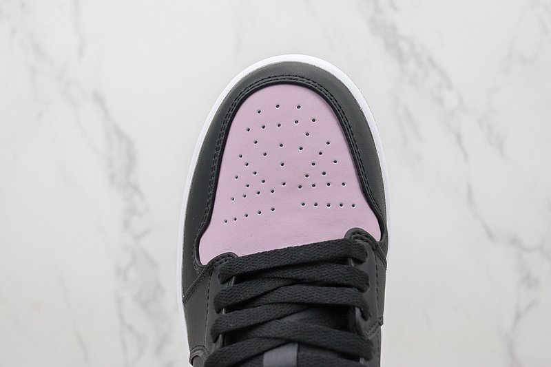 Air Jordan 1 Low "Matte Black/Iced Lilac" фото № 4