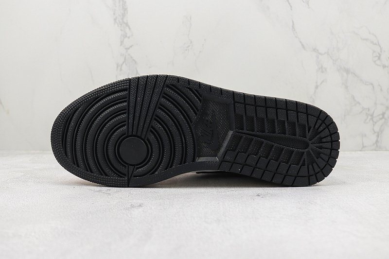 Air Jordan 1 Retro High "OG Skyline" фото № 9