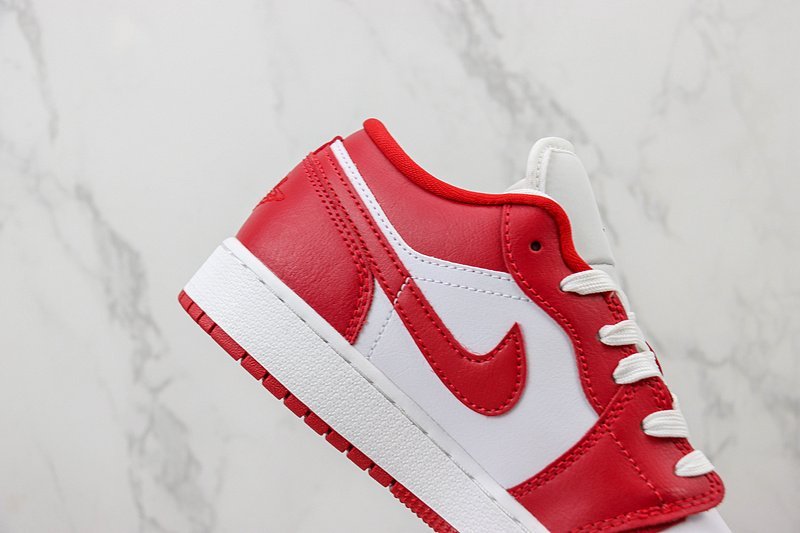 Air Jordan 1 Low "White/Strike Red" фото № 3