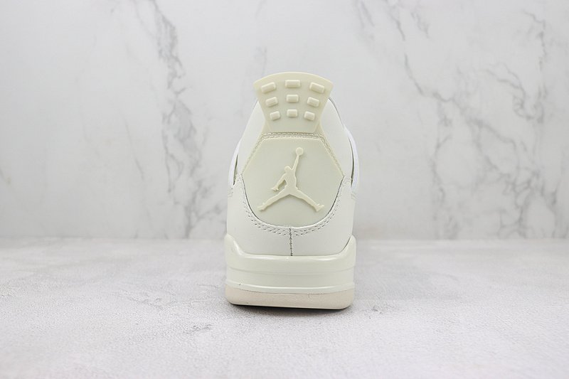 Air Jordan 4 "Cream White/Metallic Gold" фото № 9