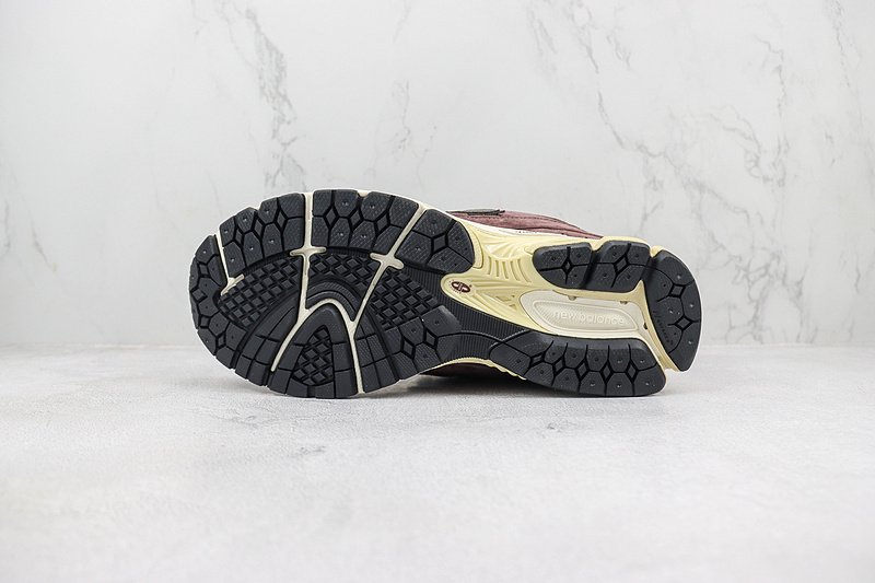 New Balance 2002R "Truffle" фото № 8