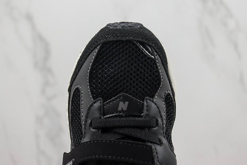 New Balance 2002R Hook & Loop "Black/White" фото № 3