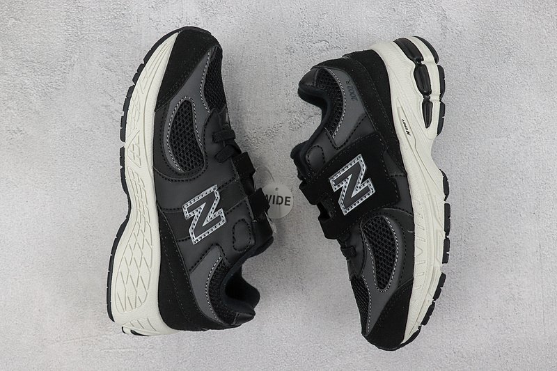 New Balance 2002R Hook & Loop "Black/White" фото № 7
