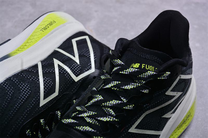 New Balance FuelCell SuperComp Trainer V2 "Black/Thirty Watt" фото № 8