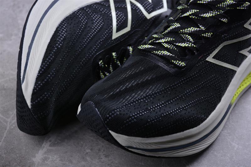 New Balance FuelCell SuperComp Trainer V2 "Black/Thirty Watt" фото № 7