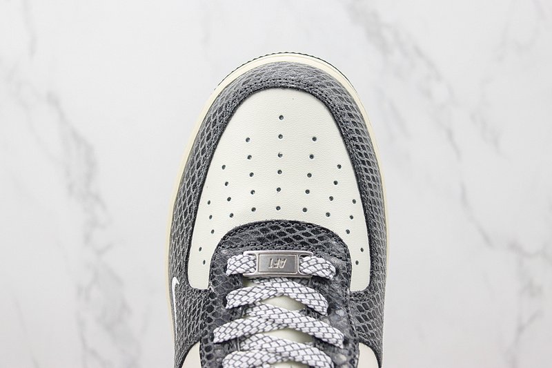Undefeated x Nike Air Force 1 Low "Cocoa Snake" фото № 4