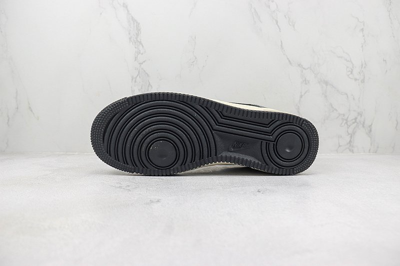 Undefeated x Nike Air Force 1 Low "Cocoa Snake" фото № 8