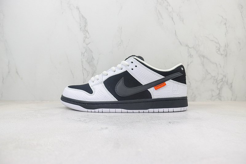 TIGHTBOOTH x Nike Dunk Low "Black/White/Safety Orange" фото № 2