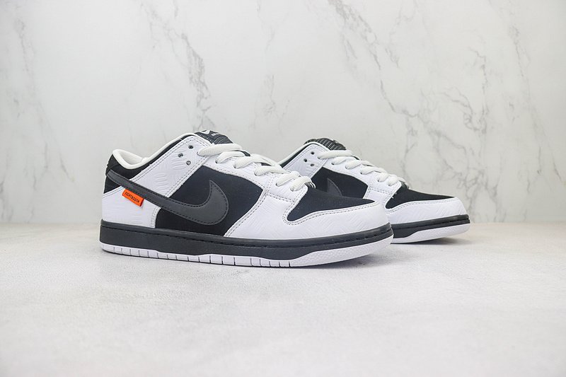 TIGHTBOOTH x Nike Dunk Low "Black/White/Safety Orange" фото № 6