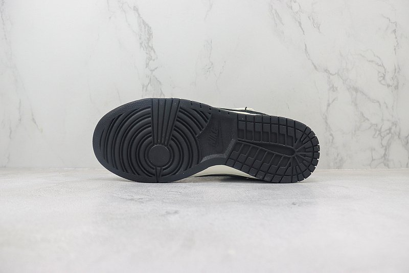 Louis Vuitton x Nike Dunk Low "Core Black/White/Double Lacing" фото № 8