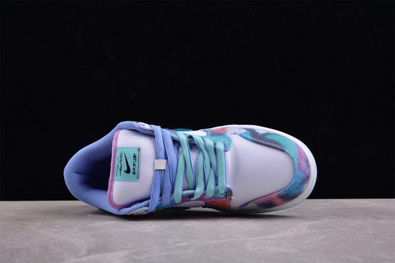 Futura x Nike SB Dunk Low "Bleached Aqua" фото № 8