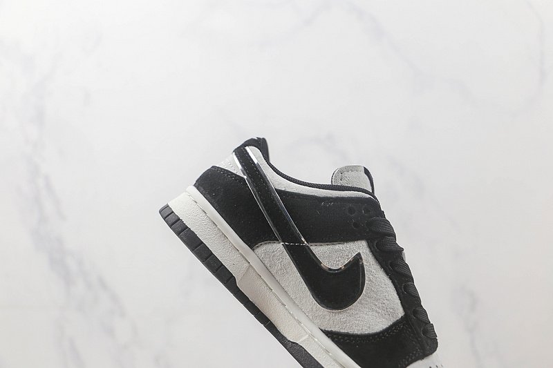 Otomo Katsuhiro x Nike SB Dunk Low "Blackie Grey" фото № 4