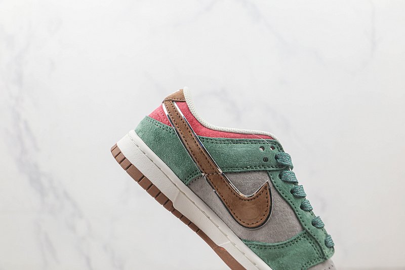 Otomo Katsuhiro x Nike SB Dunk Low "Dark Aqua/Peach" фото № 4