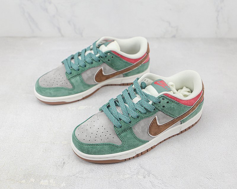 Otomo Katsuhiro x Nike SB Dunk Low "Dark Aqua/Peach" фото № 5