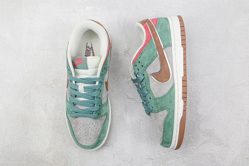 Otomo Katsuhiro x Nike SB Dunk Low "Dark Aqua/Peach" фото № 6