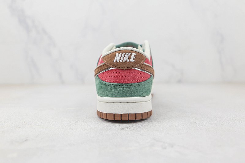 Otomo Katsuhiro x Nike SB Dunk Low "Dark Aqua/Peach" фото № 8