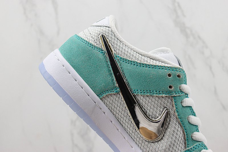 April Skateboards x Nike SB Dunk Low "Blue" фото № 4