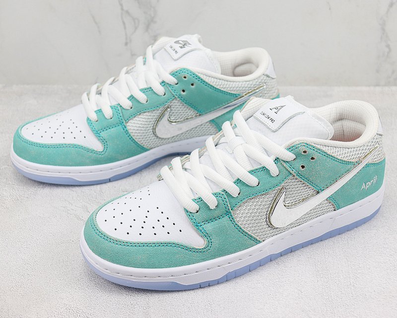 April Skateboards x Nike SB Dunk Low "Blue" фото № 5