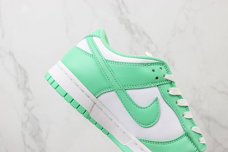 Nike Dunk Low "Green Glow" фото № 3