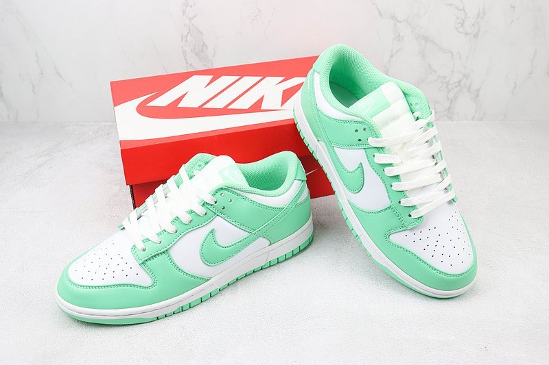 Nike Dunk Low "Green Glow" фото № 7