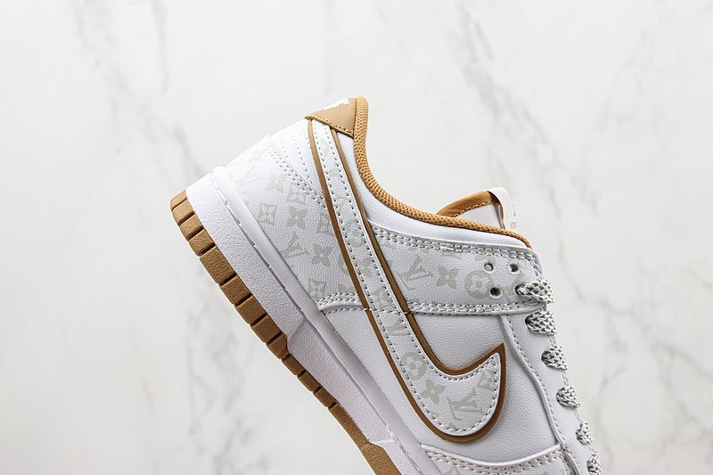 Louis Vuitton x Nike Dunk Low Custom "Monogram" фото № 4