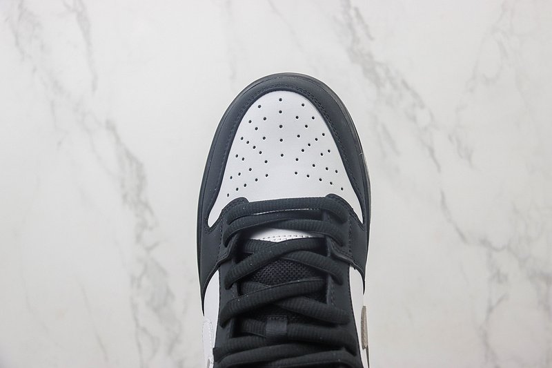 Jeff Staple x Nike Dunk Low "Black/White" фото № 4