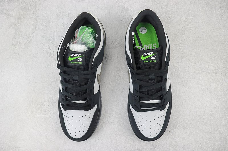 Jeff Staple x Nike Dunk Low "Black/White" фото № 7